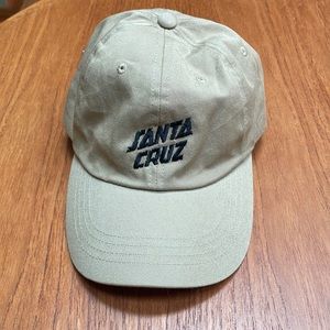 Santa Cruz hat